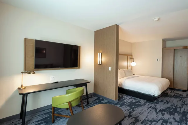 جناح جونيور بسرير كينج مع أريكة، Fairfield Inn & Suites by Marriott Arkadelphia 2/3