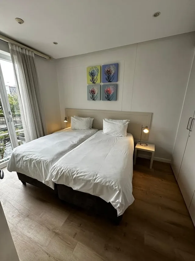 غرفة سوبيريور بسرير كوين وسريرين منفصلين بغرفتي نوم، Mountain Marina Luxury Apartments 1/4