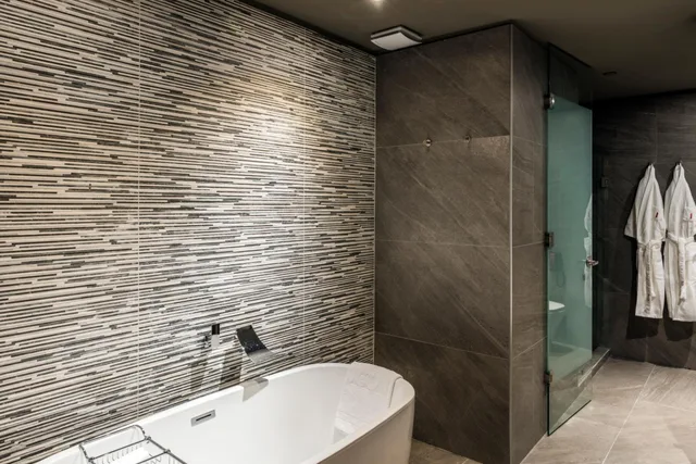 Superior, Suite, King Bed, ICON HOTEL 2/2
