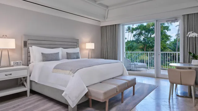 غرفة بسرير مزدوج بإطلالة على الحديقة بشرفة، Four Seasons Resort and Residences Puerto Rico 1/1