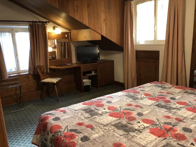 جناح جونيور بسرير كوين وسريرين منفصلين بإطلالة على الجبل بشرفة، Majoni Hotel 5/10
