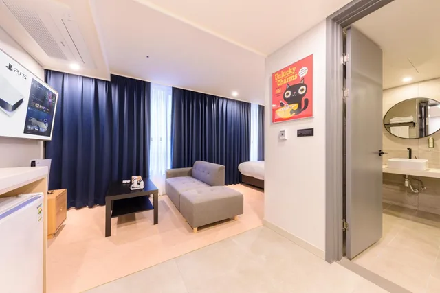 Room, Queen Bed, Ventimo Hotel and Residence Jeju 6/10