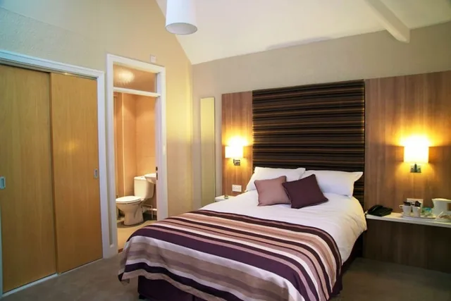 غرفة عائلية بسرير مزدوج مع أريكة، Hillscourt 1/2