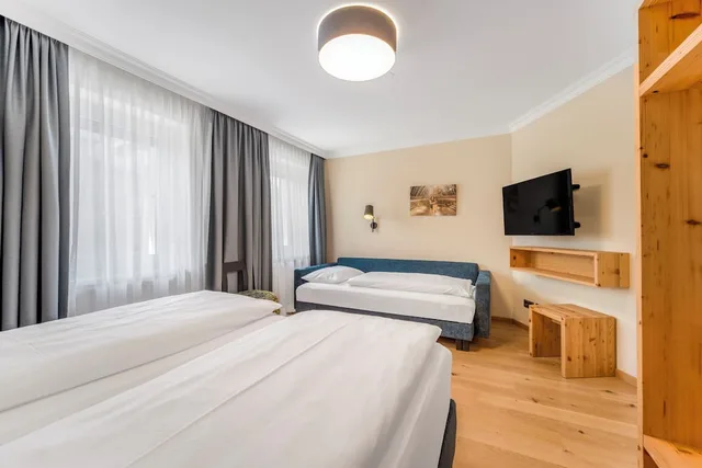 جناح عائلي بسرير مزدوج وسريرين منفصلين، Das Grune Hotel Zur Post - 100 Bio 1/10