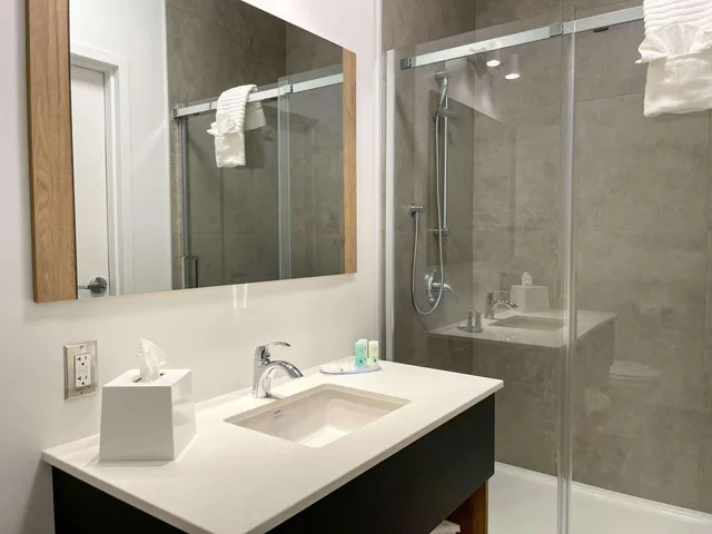 جناح بسريرين كوين، Quality Inn Quebec City 7/7