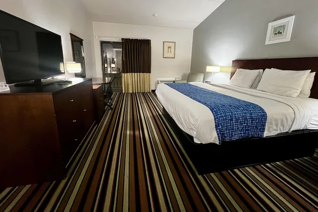 1 Bedroom, Executive, Studio, Suite, King Bed, Travelodge By Wyndham Wytheville 1/6