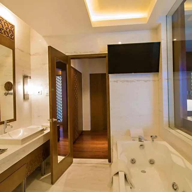 جناح رئاسي بسرير كينج، FOUR POINTS BY SHERATON MANADO 7/9