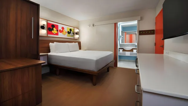 غرفة قياسية بسرير كوين لذوي الإعاقة، Disneys Pop Century Resort 1/1