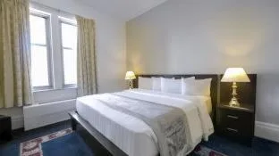 غرفة، The Congress Plaza Hotel 1/2