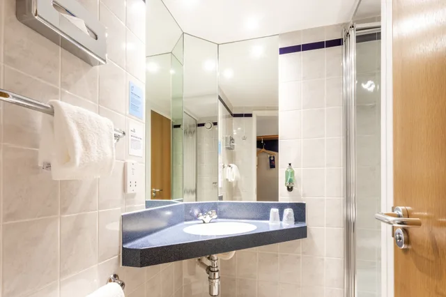 غرفة قياسية بسريرين منفصلين، Holiday Inn Express Perth 7/8
