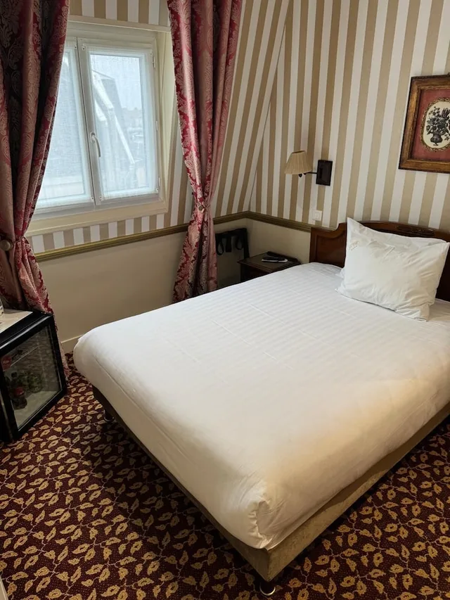 Classic, Single, Queen Bed, Hotel Belfast 1/2