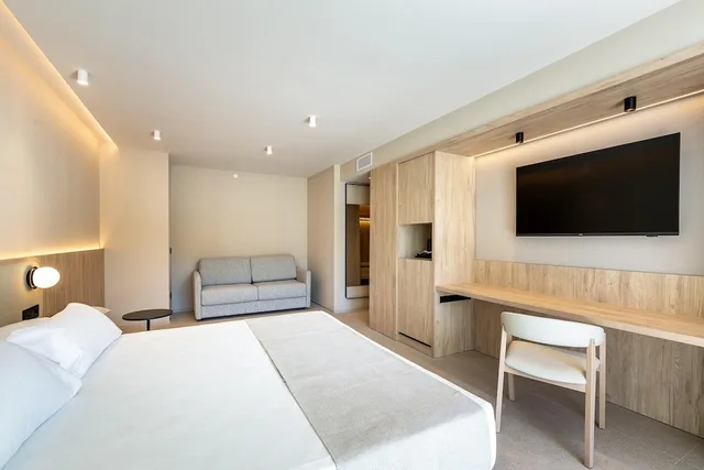 Grand, Deluxe, Single, Double Bed, Port Benidorm 2/12