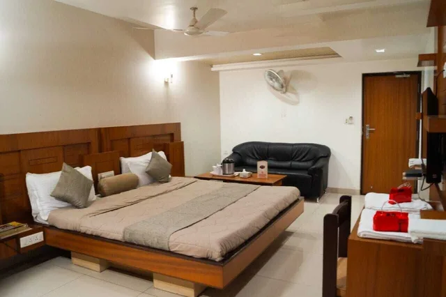 غرفة ديلوكس بسرير مزدوج، HOTEL AMBASSADOR VADODARA 4/10