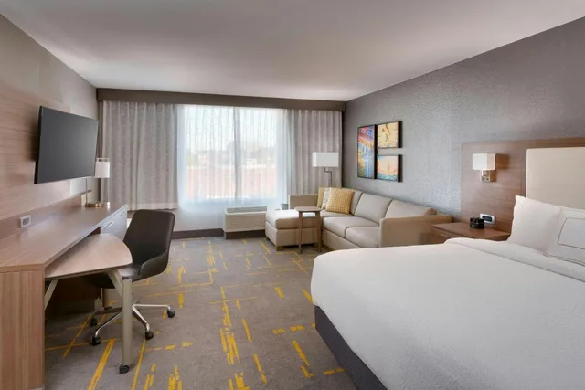 جناح بسريرين منفصلين وسرير كينج وسرير بطابقين بغرفتين مع أريكة، Towneplace Suites Los Angeles Lax Hawthorne 1/6