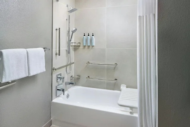 غرفة بسريرين مزدوجين لذوي الإعاقة، Courtyard by Marriott Des Moines West Clive 5/5