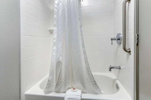 غرفة بسريرين كوين يُسمح فيها بالحيوانات الأليفة، Comfort Inn & Suites Troutville-Roanoke North 7/8
