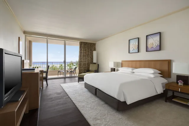 Room, King Bed, Ocean Front, Hyatt Regency Guam 5/8