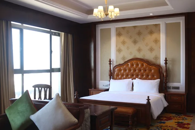 Executive, Suite, King Bed, Temple View، Lemon Tree Premier, Dwarka 1/2