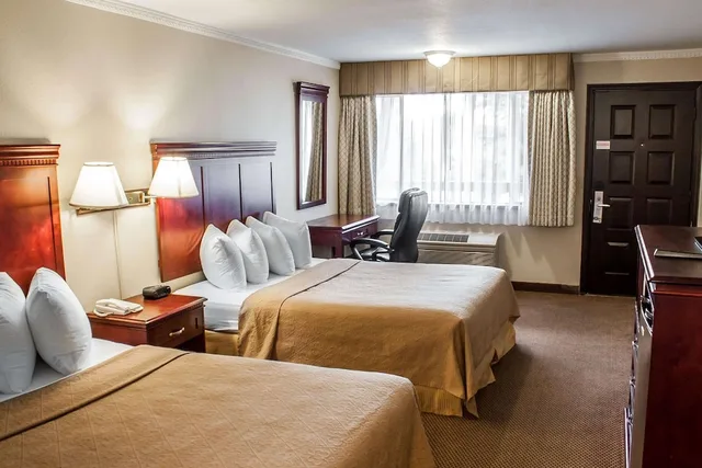 غرفة بسريرين كوين لذوي الإعاقة، Quality Inn & Suites Fife Seattle WA 1/2