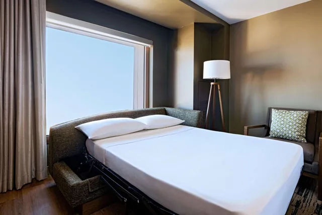 غرفة بسرير كينج مع أريكة، San Antonio Marriott Rivercenter on The River Walk 4/8