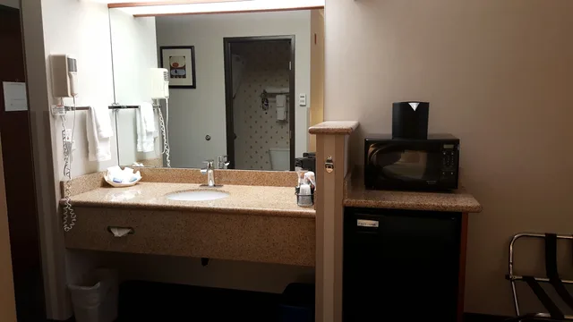 غرفة قياسية بسرير كينج، Best Western Sandy Inn 8/8