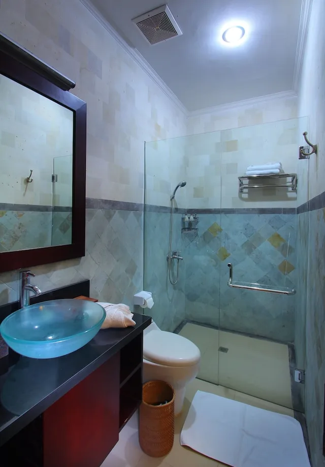 غرفة بسريرين منفصلين بشرفة، De Umah Bali Eco Tradi Home 3/4