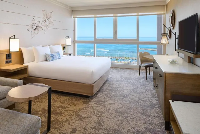 Suite, King Bed, Ocean Front، Prince Waikiki 2/2
