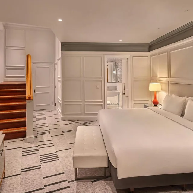 Bank, Suite, King Bed, Balcony, Club Lounge Access, South Wing, London Marriott County Hall 5/10