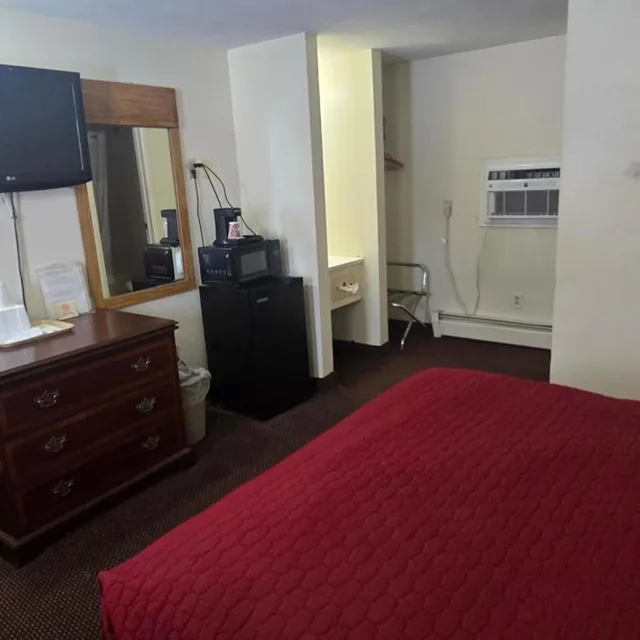 غرفة بسرير كوين، Red Carpet Inn Pulaski 4/4
