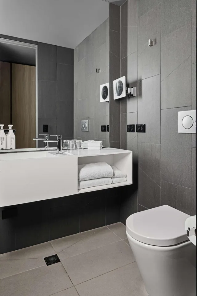غرفة بريميوم بسريرين كوين بإطلالة على المرفأ، Vibe Hotel Melbourne Docklands 4/7