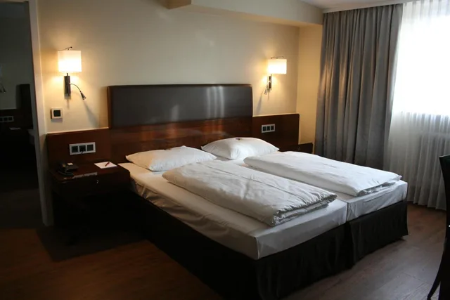غرفة ديلوكس رباعية بسرير كينج، TOP Hotel Duerer 9/10