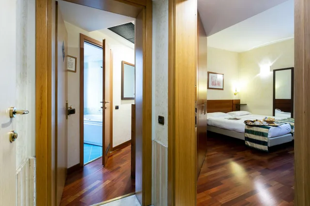 Connecting, Family, Multiple Beds، Hotel Mirage Sure Hotel Collection By Best Western 8/8