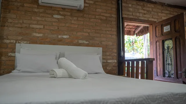 غرفة بريميوم بسرير كوين بإطلالة مع أريكة، Yannai Chalé Praia 3/10