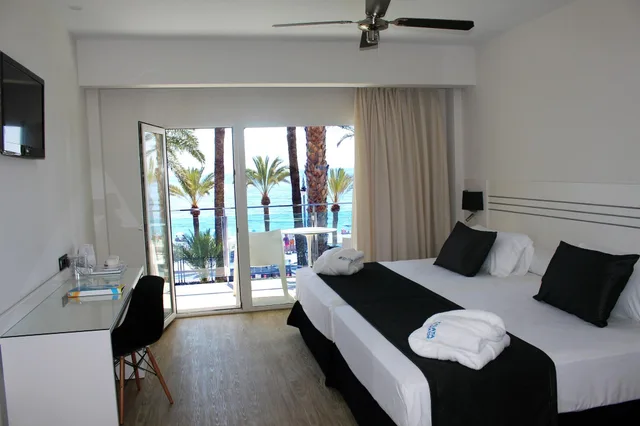 غرفة سوبيريور بسرير مزدوج بإطلالة على البحر بشرفة، Playadulce Hotel 3/4
