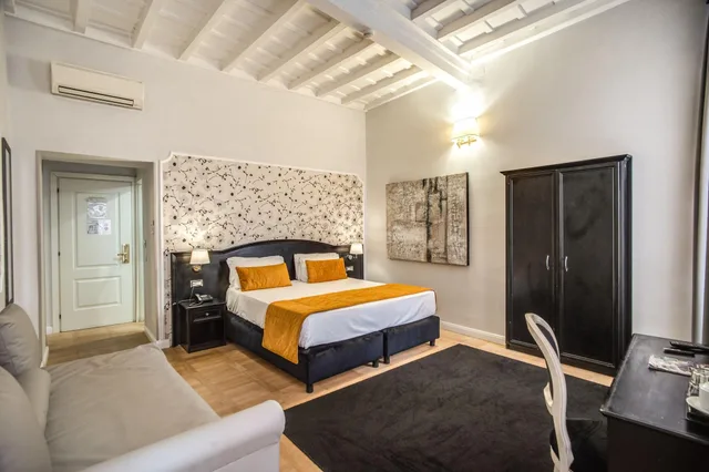 Superior, Twin Beds, Relais Fontana di Trevi 1/10
