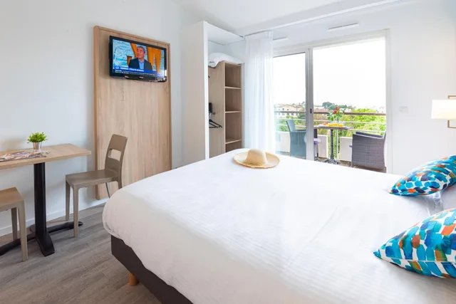 استوديو سوبيريور بسرير مزدوج وسريرين منفصلين، Zenitude Hotel-Residences Le Cannet 2/2