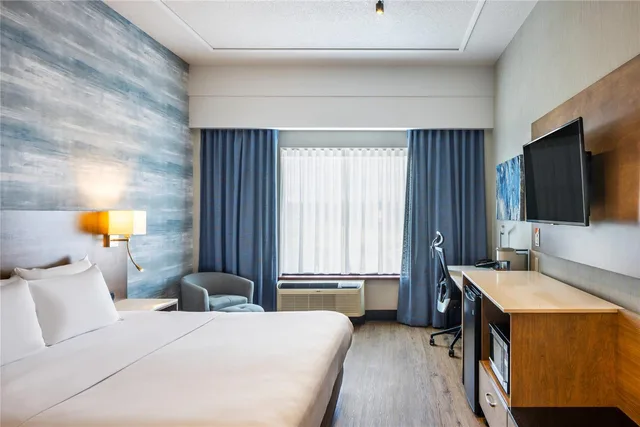 غرفة بسرير كينج لذوي الإعاقة، Quality Inn Suites Levis 1/4