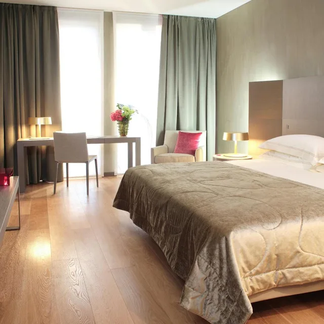 غرفة غراند ديلوكس بسرير كينج، Rosa Grand Milano Starhotels Collezione 3/9