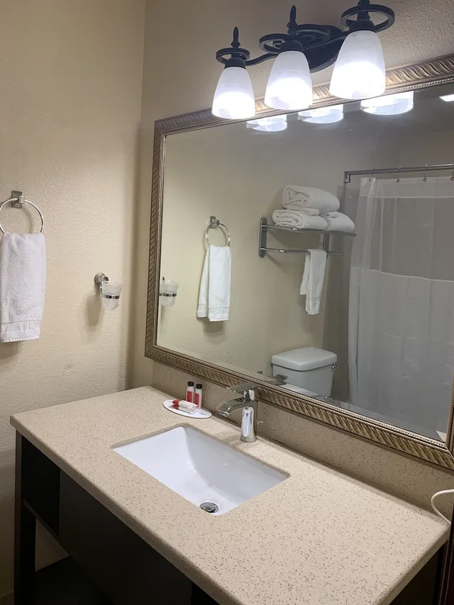 Room, 2 Queen Beds, Sutton Suites Hotel 3/5