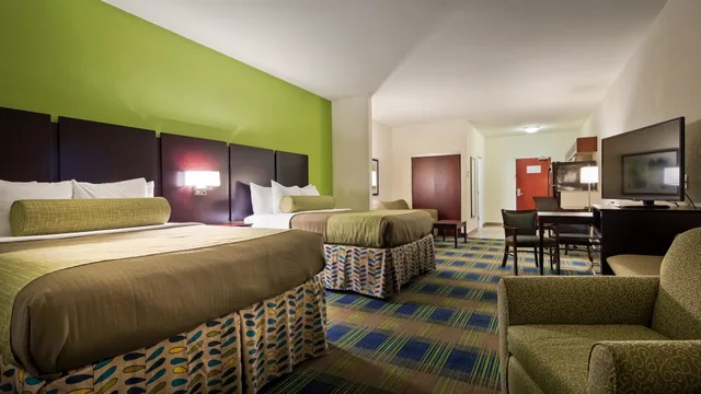 جناح بسريرين كوين بمطبخ صغير، Best Western Plus Pratt 3/5