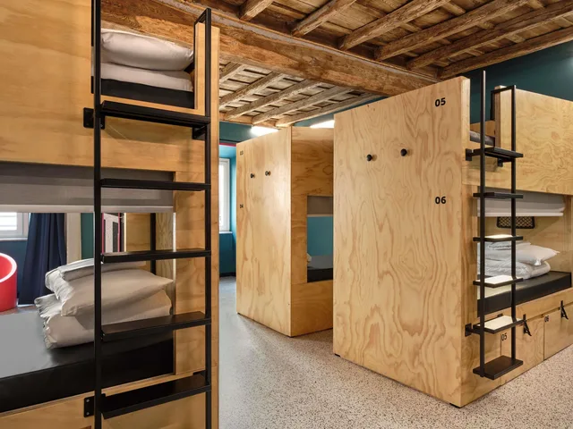 Female Dorm, Female Only, Jo&Joe Roma 1/1