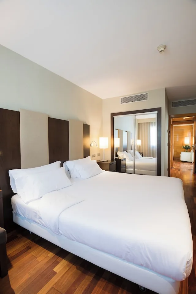 جناح جونيور بسرير كوين، Hotel Ciudad de Valladolid 1/4