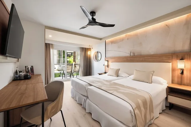 غرفة بشرفة مفردة بسرير كوين، Riu Palace Nautilus - Adults Only 6/10