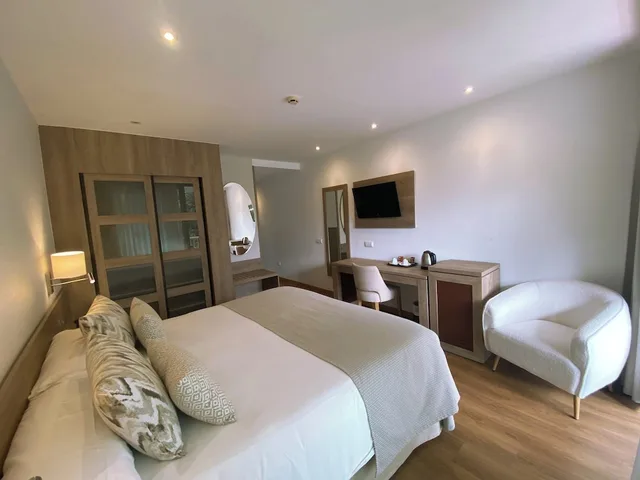 غرفة كومفورت بسريرين منفصلين، Hotel Colon Rambla 2/10