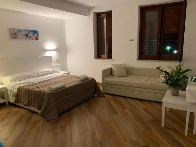 غرفة ثلاثية، Hotel Il Pirata 1/1