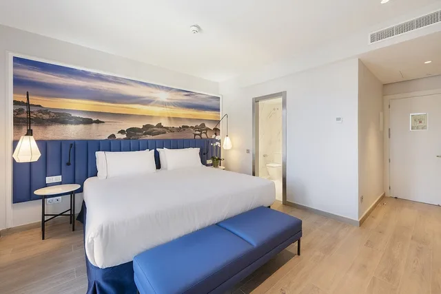 غرفة بإطلالة على المدينة بشرفة مفردة بسريرين منفصلين، Eurostars Mediterranea Plaza 1/1