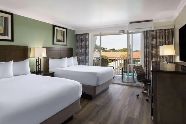 غرفة رباعية بسريرين كوين، Travelodge By Wyndham Monterey Bay 1/3