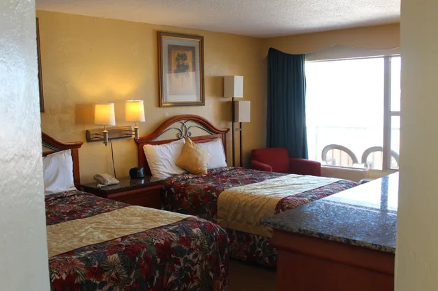 غرفة ديلوكس بسريرين مزدوجين بمطبخ صغير، Grand Prix Motel on the Beach 1/1