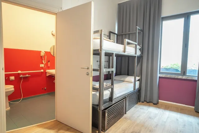 Mixed Dorm, 8 People, 4 Bunk Beds، Ostello Bello 2/3