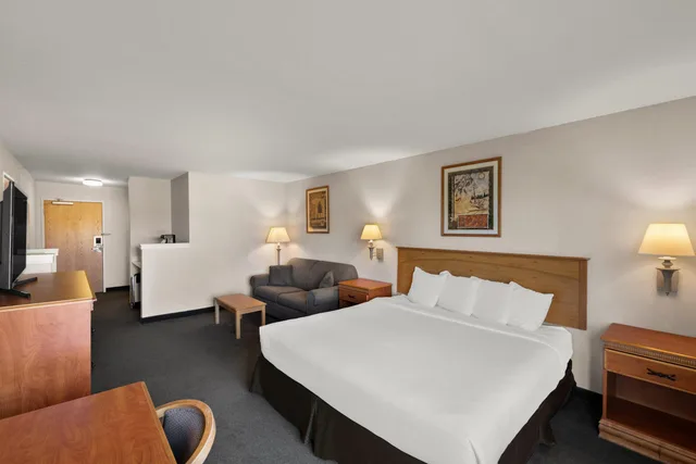 غرفة بسرير كينج لذوي الإعاقة، Rodeway Inn & Suites Tomahawk 2/5